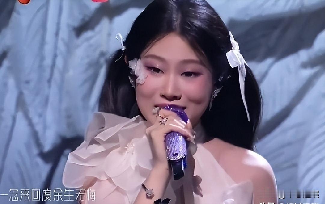 同样是明星爸爸保驾护航小沈阳的女儿和陈奕迅的女儿，待遇天差地别。首先是小