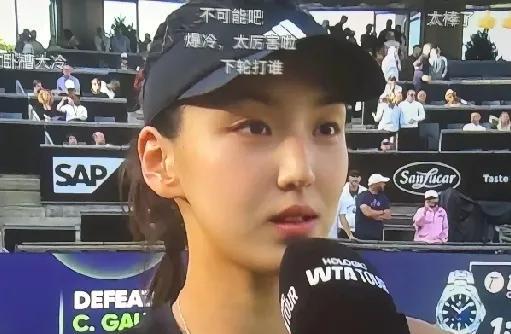美出新高度，王欣瑜不仅人长得好看，今晨这场球打得更漂亮。北京时间6月