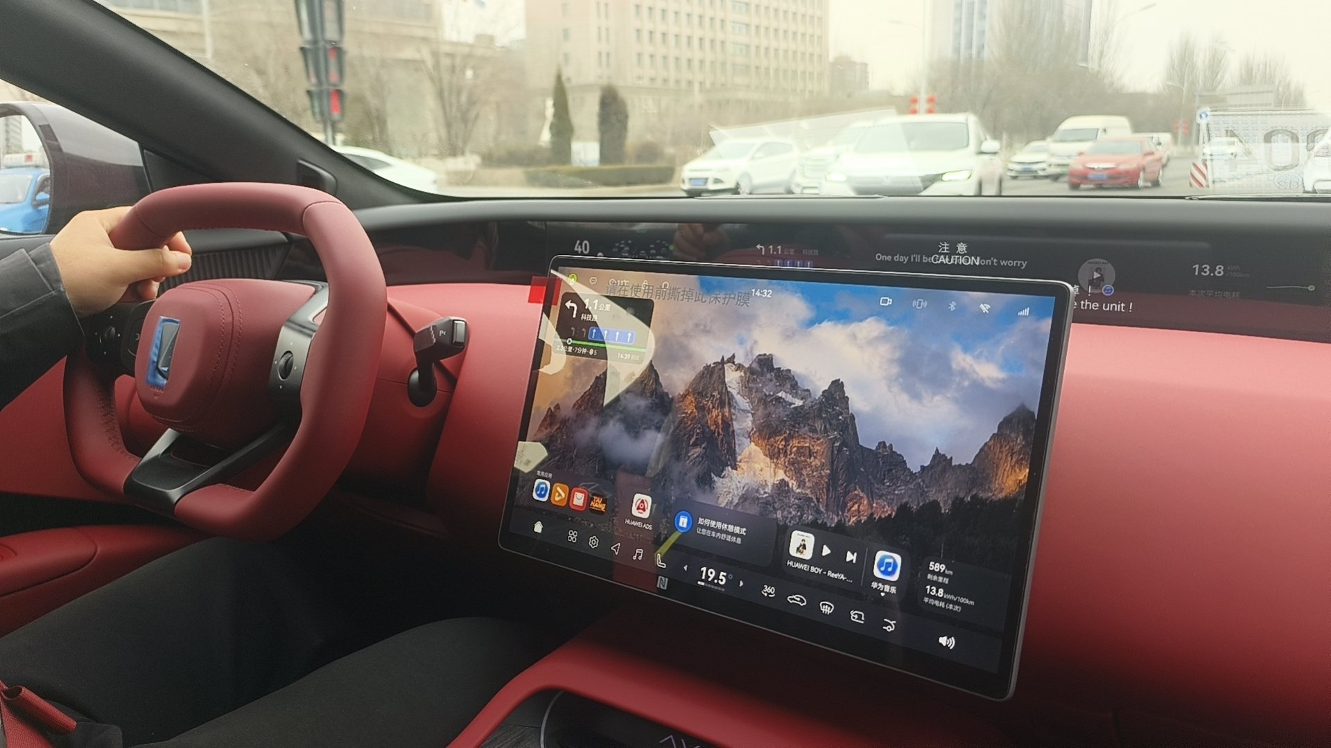 最近看到阿维塔未来要有新车上市，正好最近也在看车试驾了不少，于是就联系了门店去试