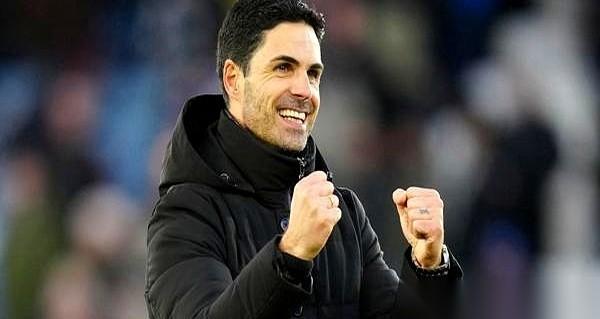 一周三十多万镑，全队顶薪，这合同要是拍在萨卡面前，值。这孩子，配得上。但你扭