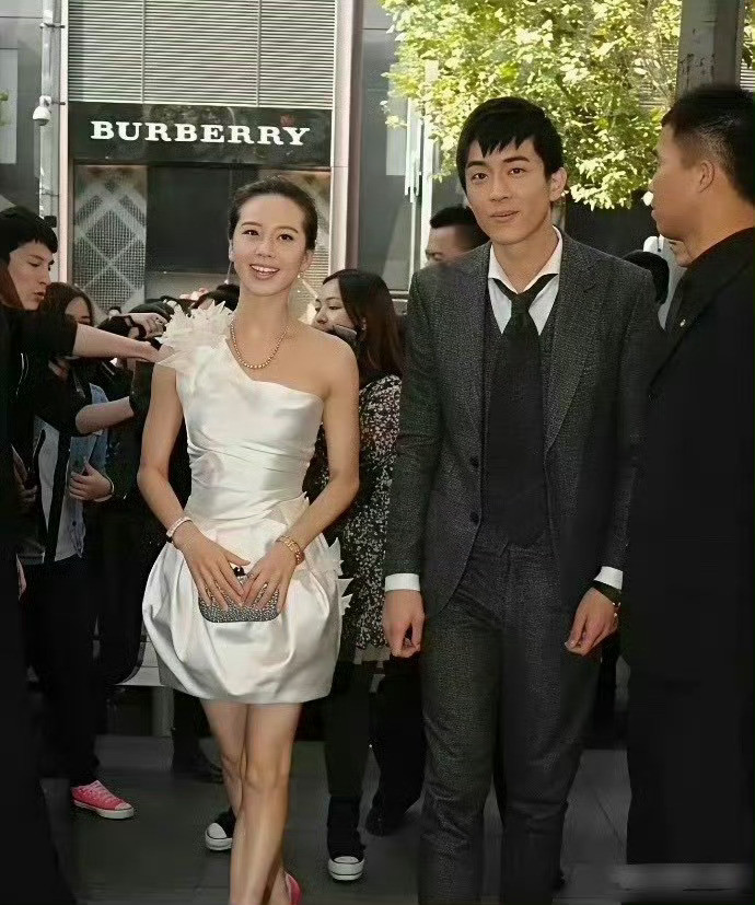 刘诗诗早年参加活动竟然不涂口红就去了，这是有多自信啊，天生的美人