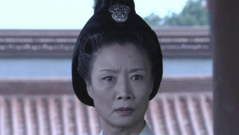 700年，武则天看望病危的狄仁杰，奄奄一息的狄仁杰提出了一个要求，武则天含泪答应