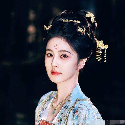 美上热搜！白鹿品质盛典唐风造型杀疯，素雅东方美学直接封神谁还没被白鹿这次品