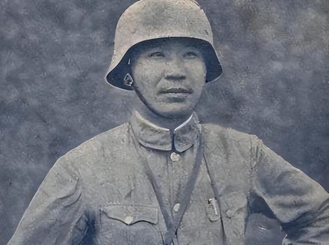1935年，王耀武得知部下俘虏了一个红军师长，兴冲冲地跑过去准备审讯，但当他看