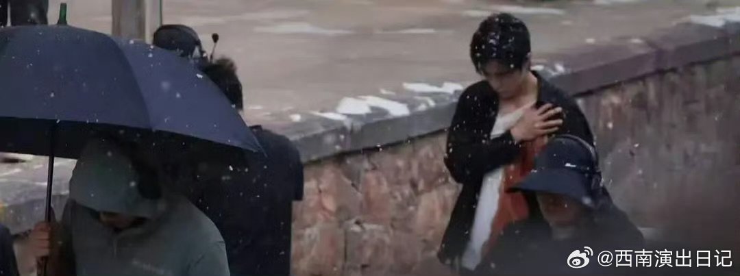 肖战雪景战损路透肖战十日终焉雪景战损路透肖战十日终焉雪景战损路透，氛围感拉满了