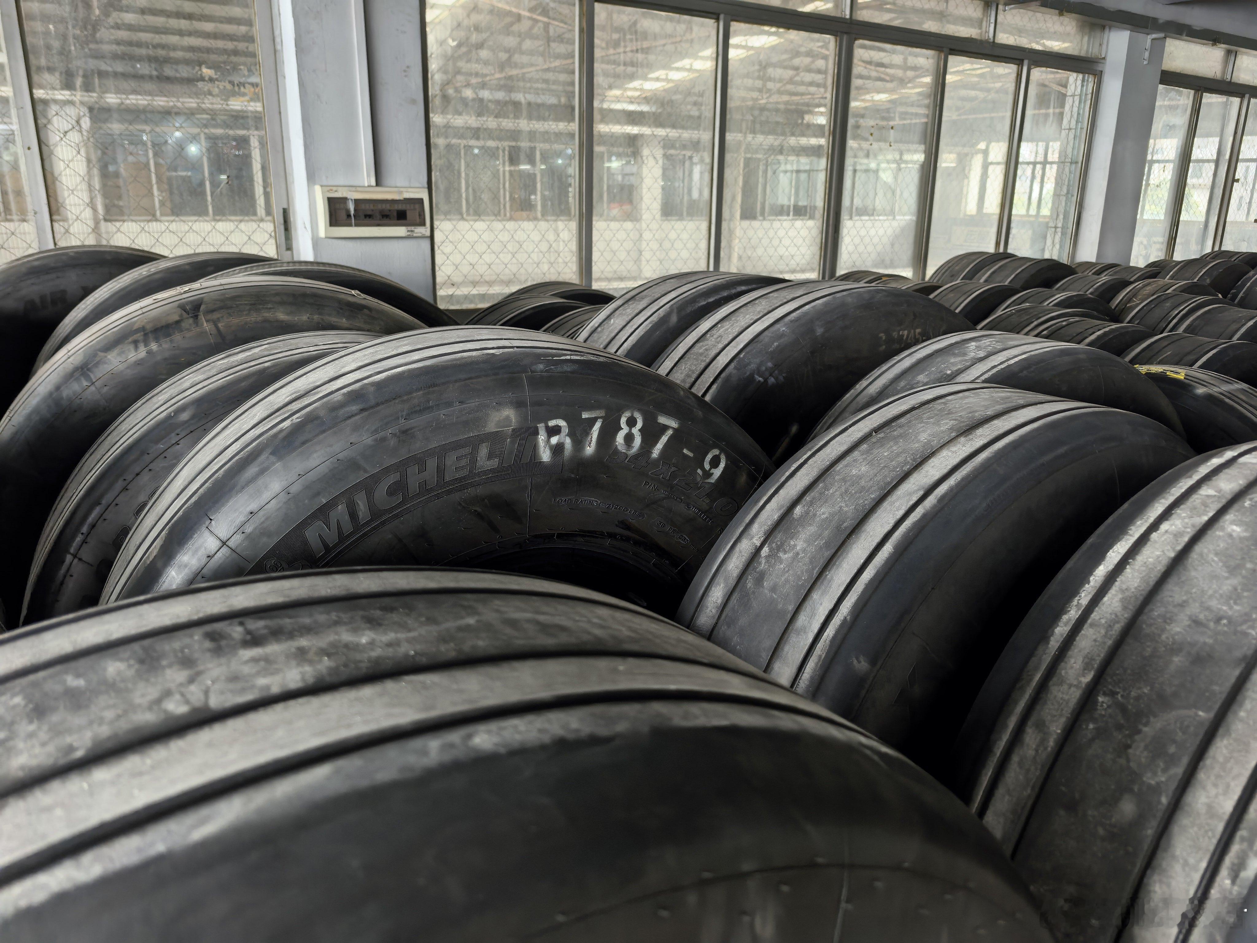 飞机轮胎目前是米其林一家独大，基本垄断了喷气客机领域切开轮胎来看的话，能看到致密