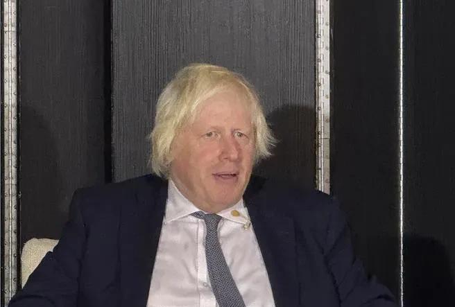 英国前首相约翰逊这个黄毛竟想用激将法挑起台湾人搞台独，多坏多恶毒，他今天对媒体说