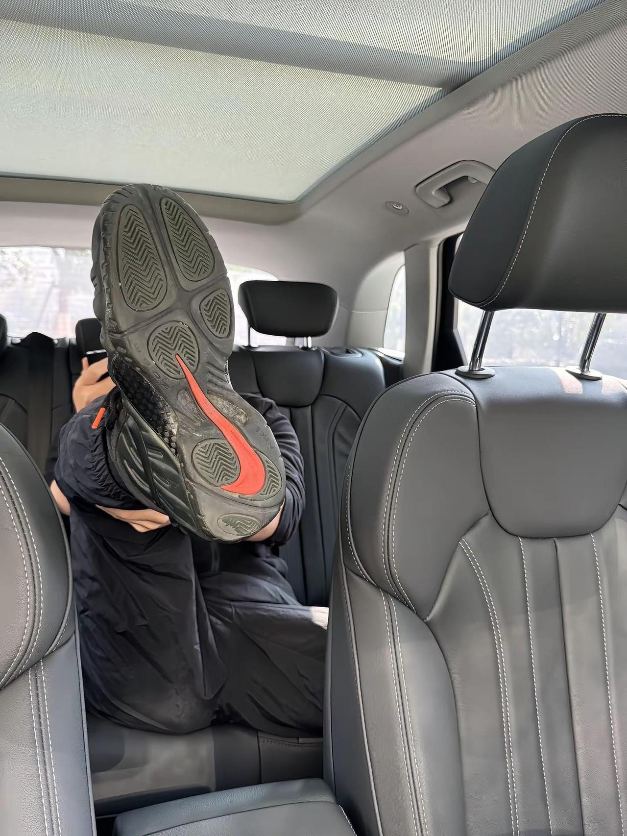 喷泡就是硬帅ajnike