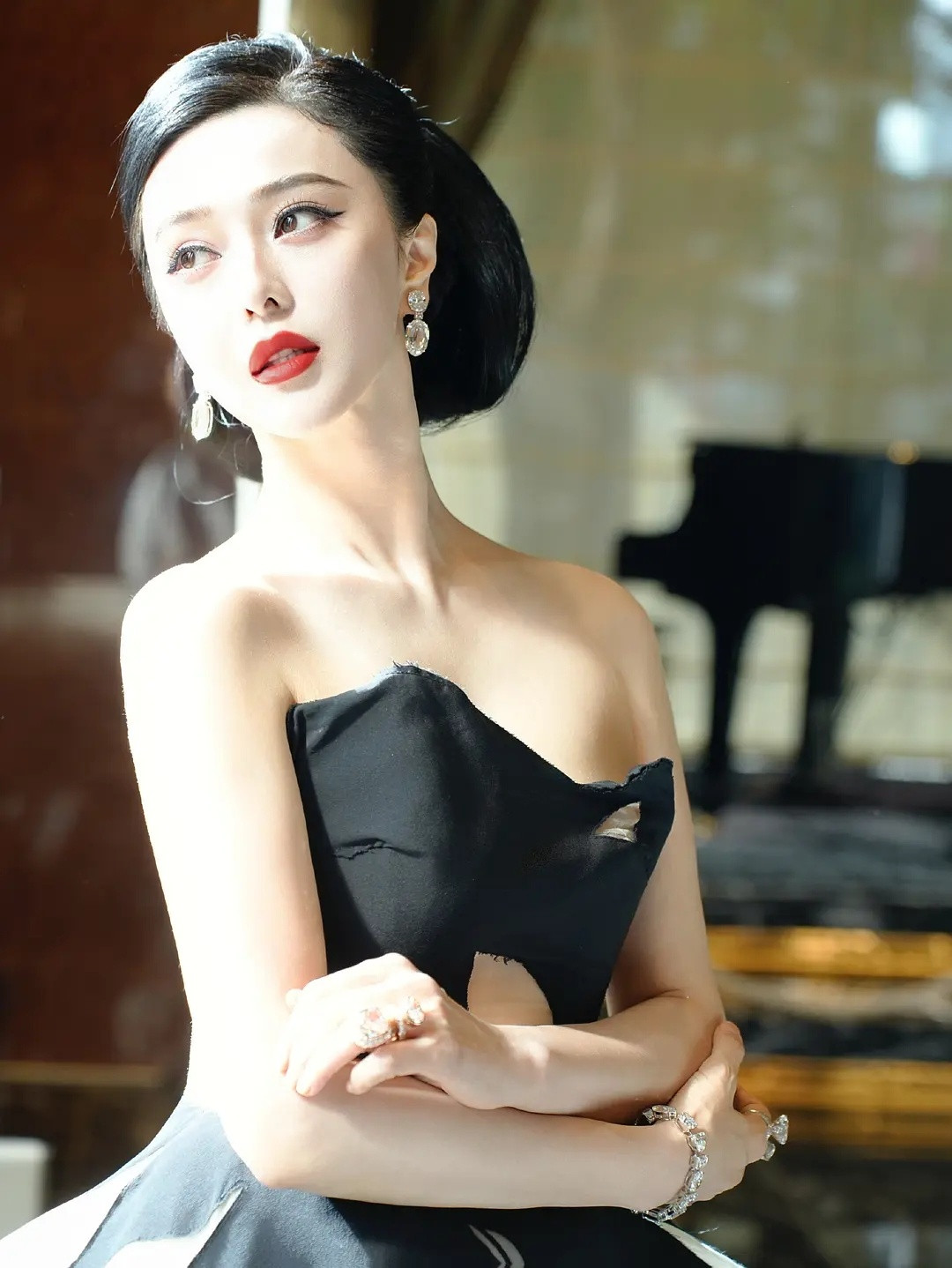 毯神近期活动造型美成这样了……地球球花谁支持谁反对范冰冰