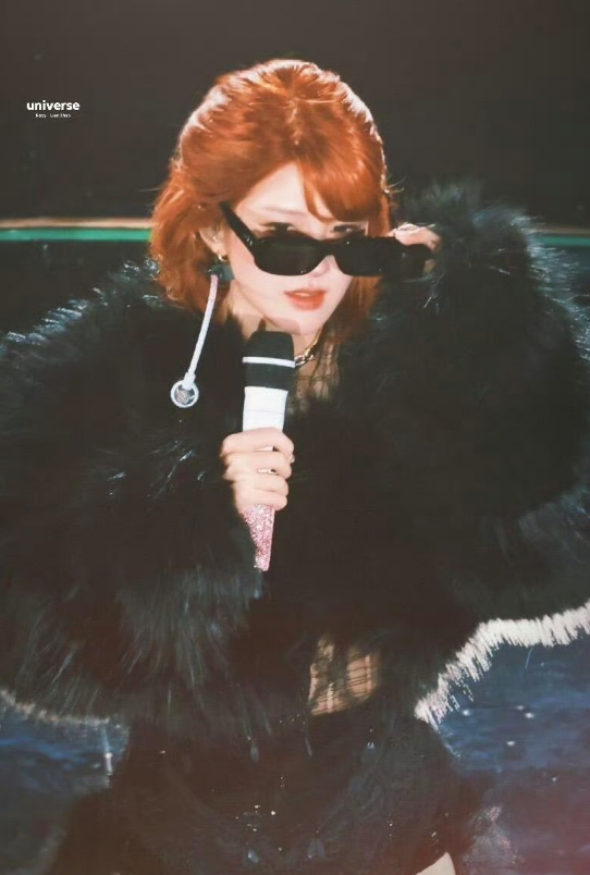 没想到美女也能帅帅的，露思有点帅美帅美的