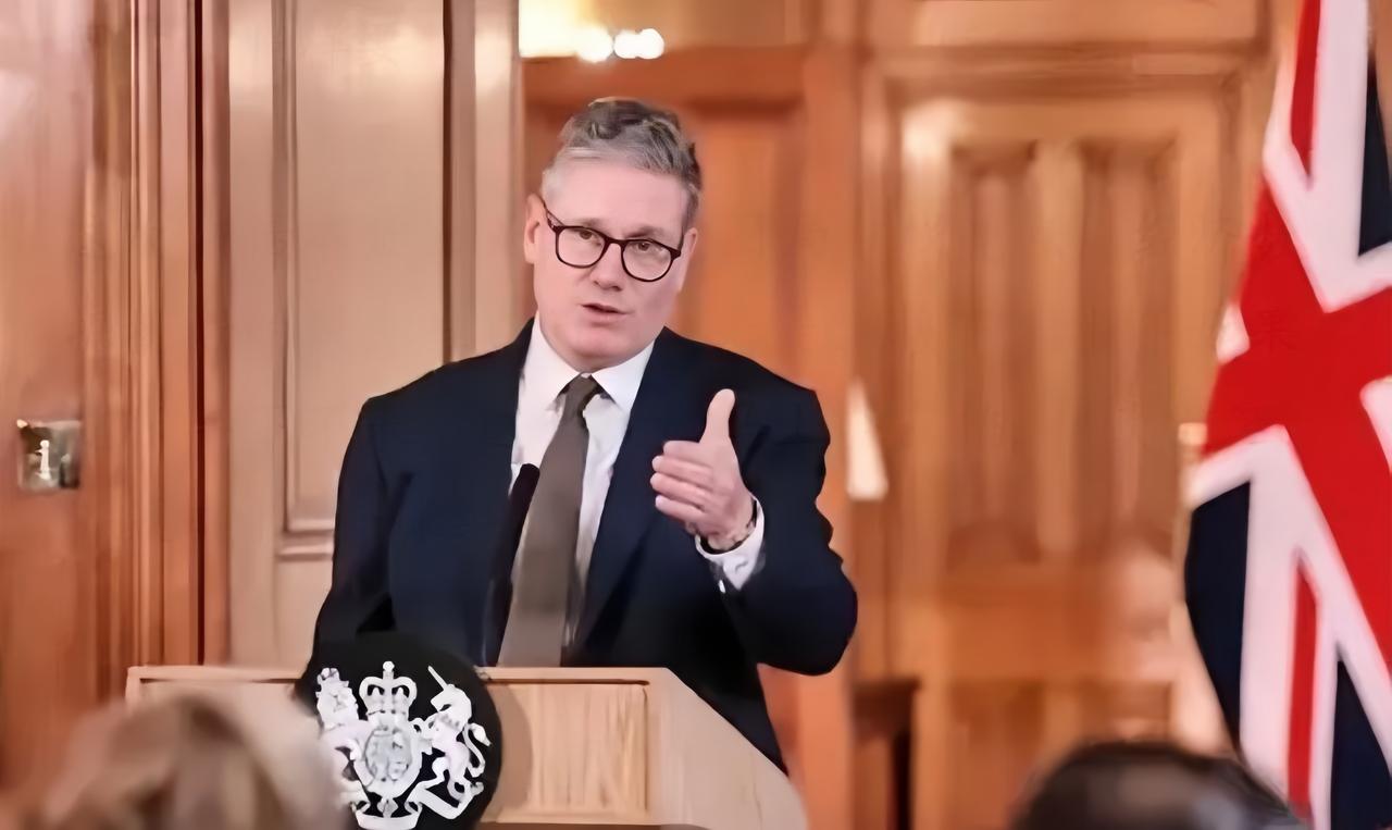 英国首相公开承认中国为世界三大强国之一，背后隐藏的经济困境与战略转向