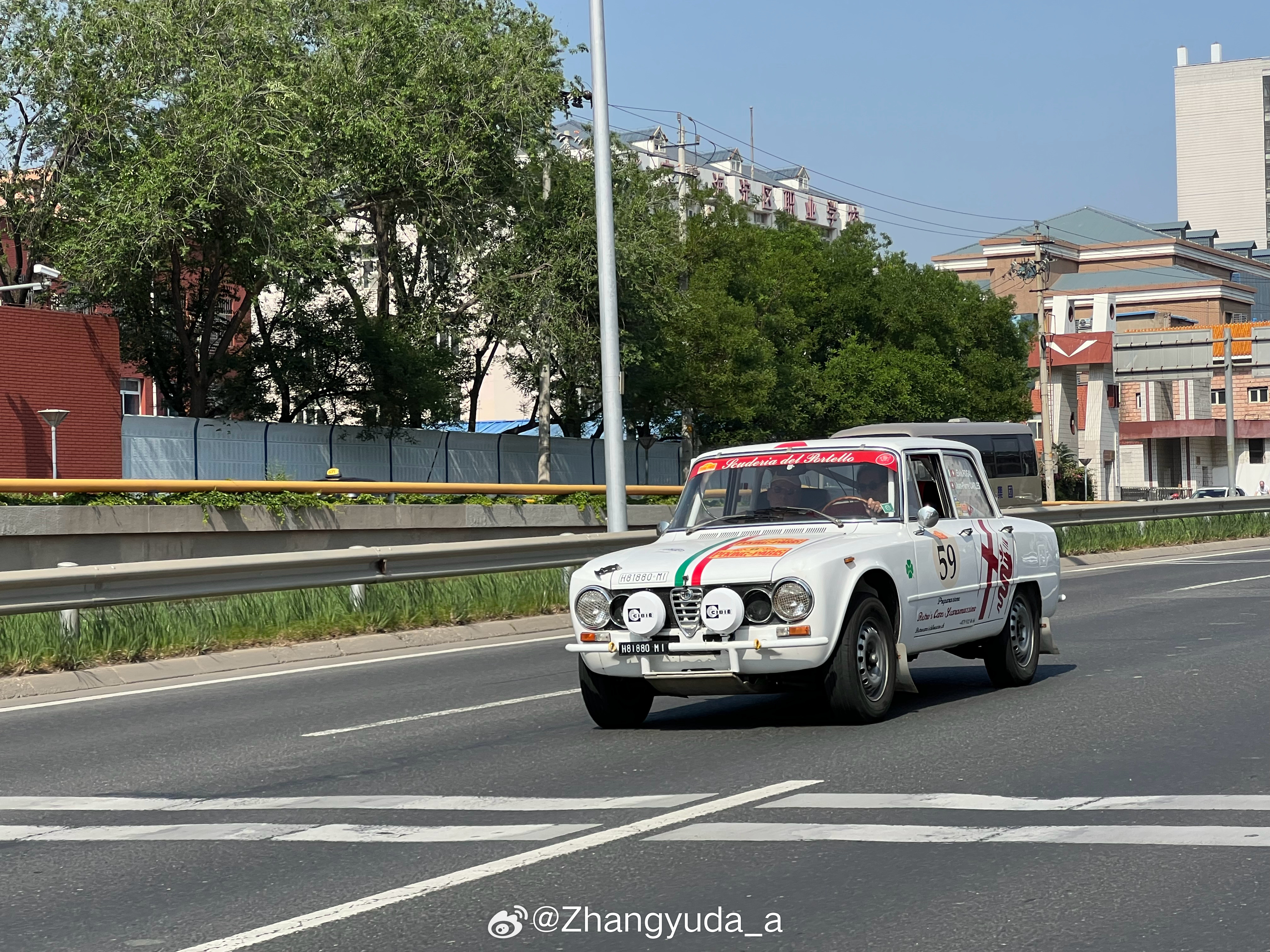 路上看到一个不认识的车[捂脸哭]这个真不认识​​​