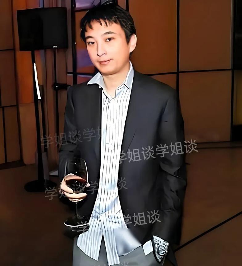 王思聪现在气的要命现在全网都在传何猷君收购了他所有企业，他已经破产了他就不明