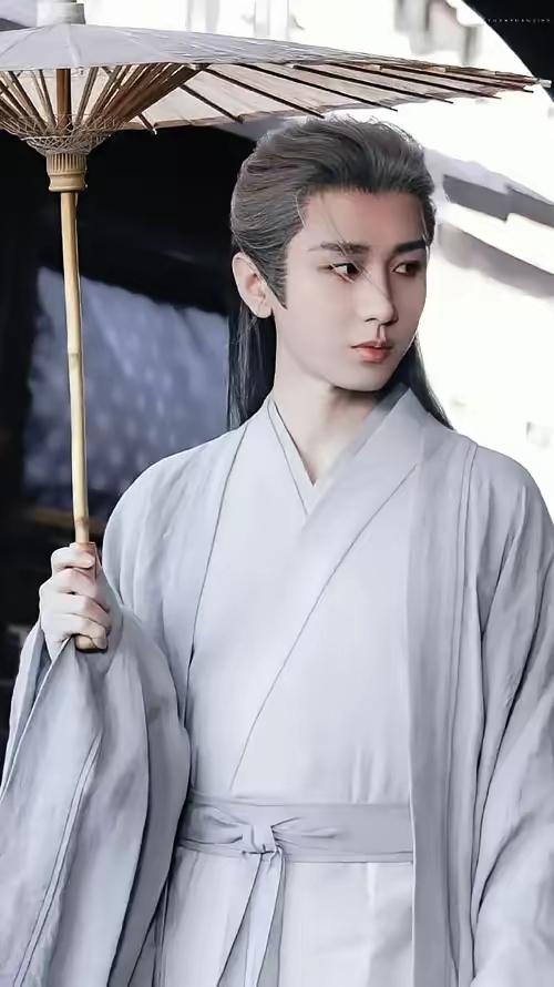 期待成毅的剧许久了，昨晚刚开始看《长安二十四计》，最直观的感受便是岁月着实无情。