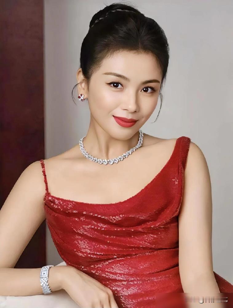 别再替刘涛喊冤了，她压根不是没戏拍。嘴上说着“项目都黄了，开不了机”，转过身