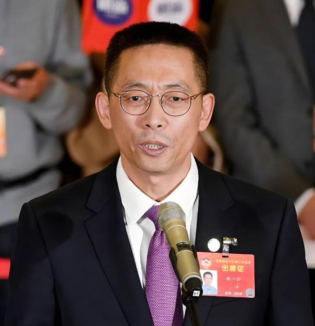 一次国际会议上，一位瑞典教授在谈到中国科技时，露出满脸不屑。时任清华副校