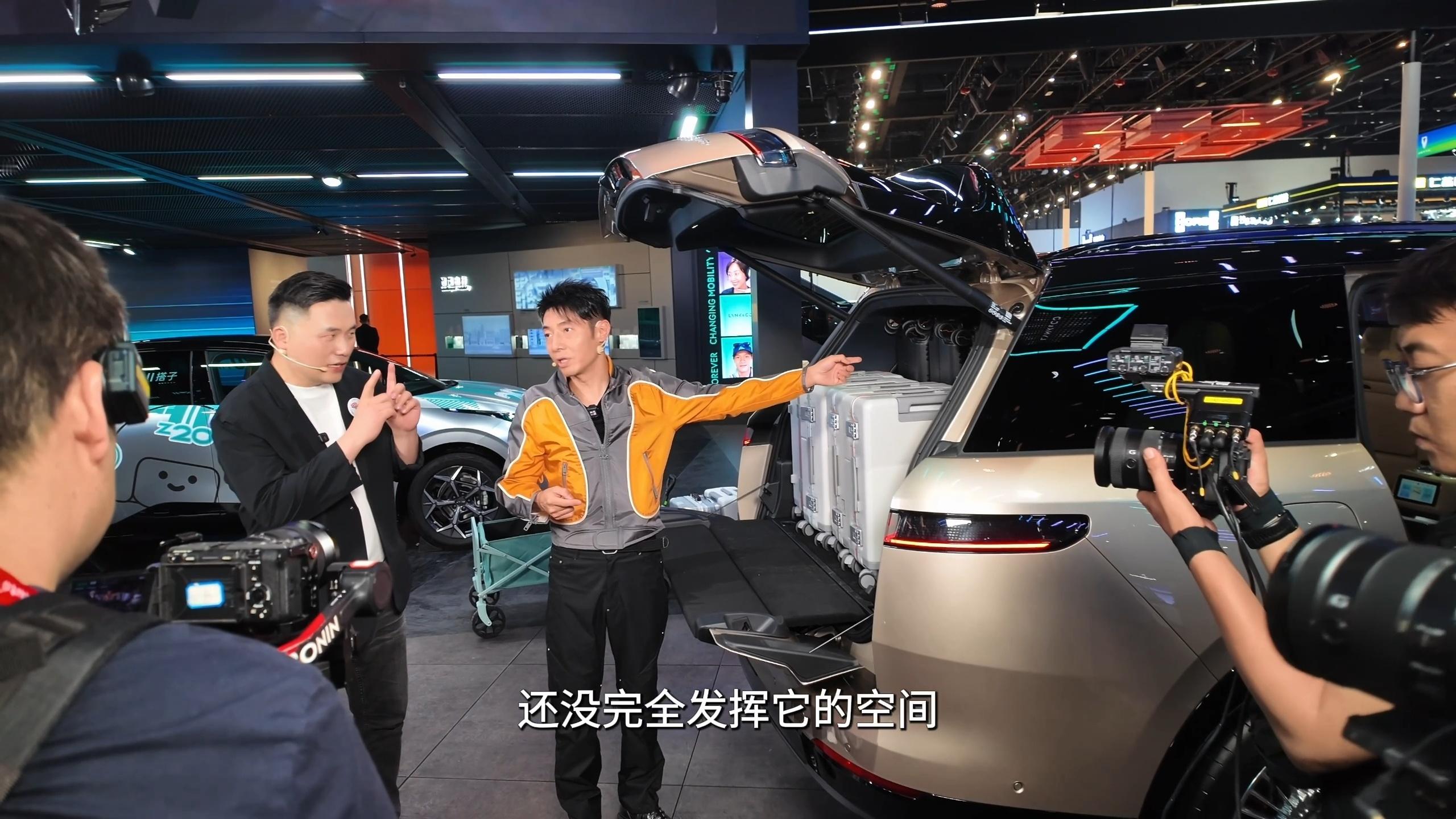 领克900大五座版来了！25.48万起用5米24的全尺寸车身，带来了极其夸张的二