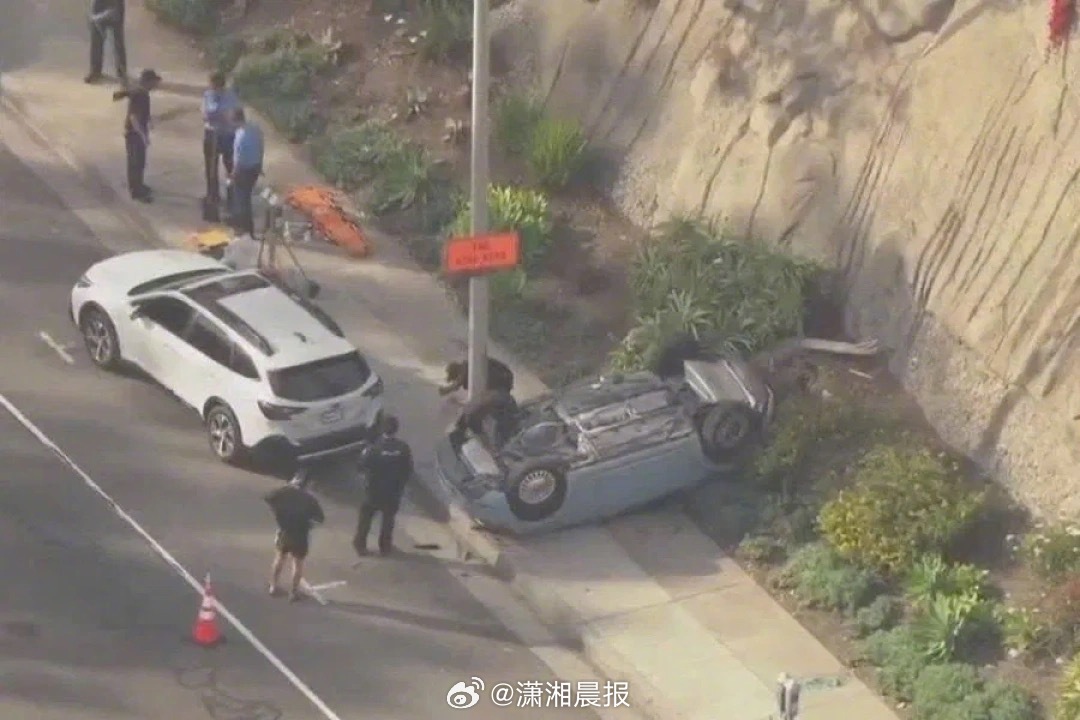 悲剧！15岁少女练车误踩油门，父亲从4楼停车场坠亡！