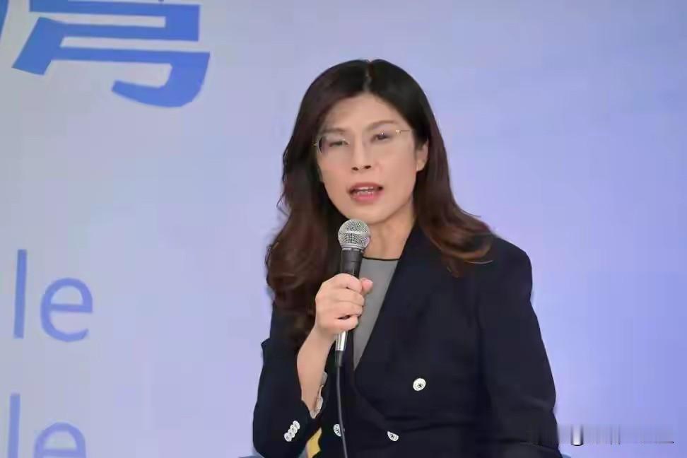 国民党代表针对党主席郑丽文任期的提案，已跨过联署门槛。表面上看，这对郑丽文不利，