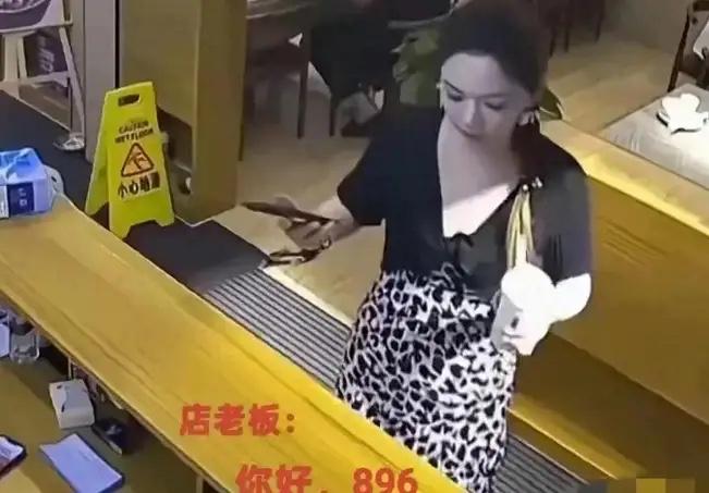 “人不要脸，天下无敌”云南丽江，女子一行12人到饭店就餐，结账时一共896元，女