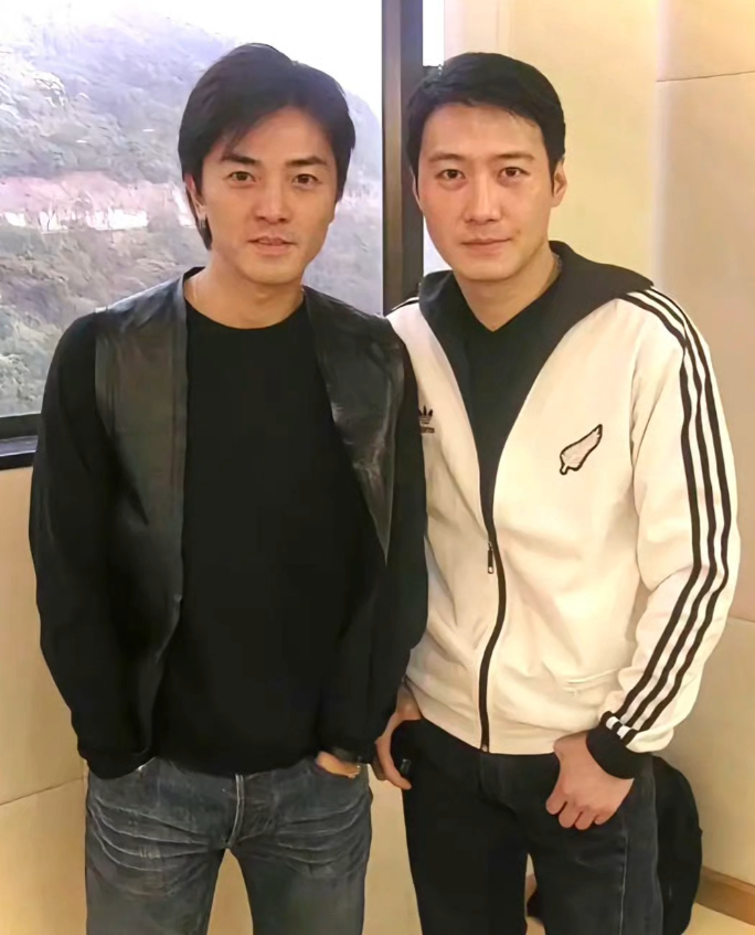 郑伊健，1967年的，身高179cm，出生于中国香港，老家是广东恩平的。​黎