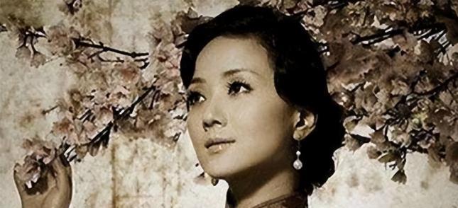 1951年国民党女特务王化琴，被解放军战士押往刑场，就在行刑队准备拉响枪栓时，一