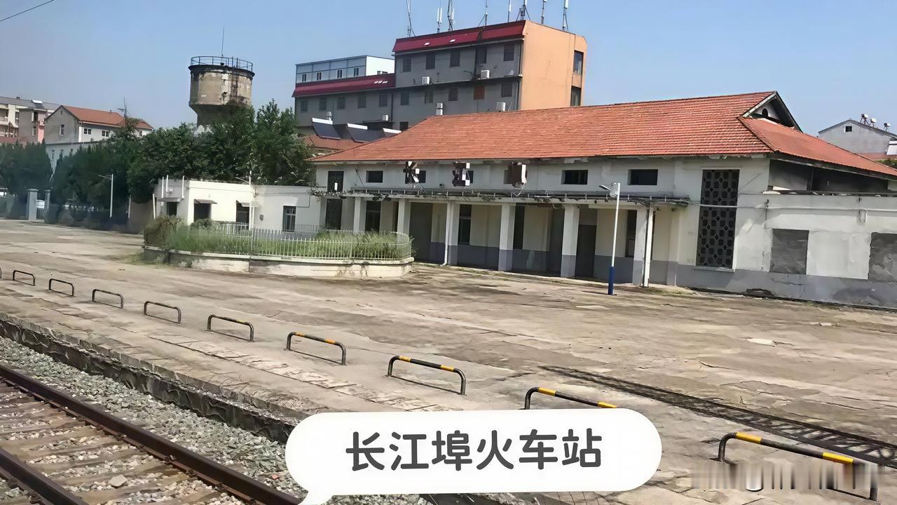 重启长江埠火车站这事，说起来真的挺戳当地老住户的。这个1960年就建好的老站，
