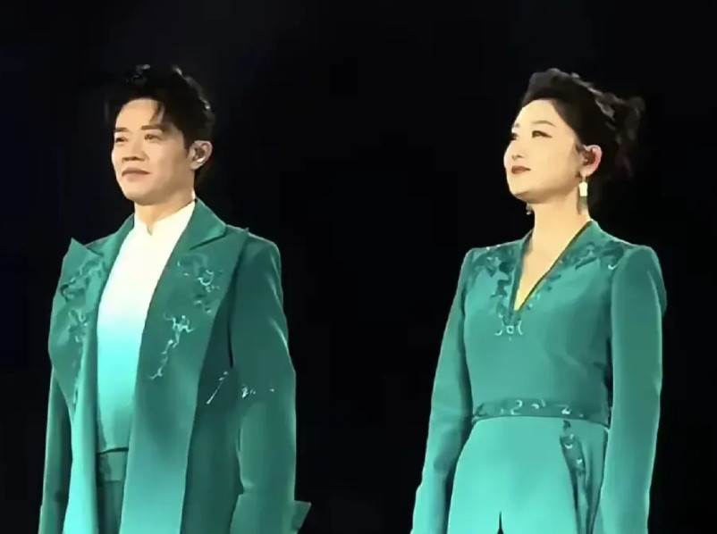 凤凰传奇是真的刚不仅没有取消演唱会，还申下了沈阳演唱会。更重要的是，在演唱会上
