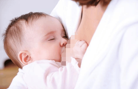 哺乳期的妈妈注意了, 当宝宝出现这种症状时, 说明母乳已经不足了!