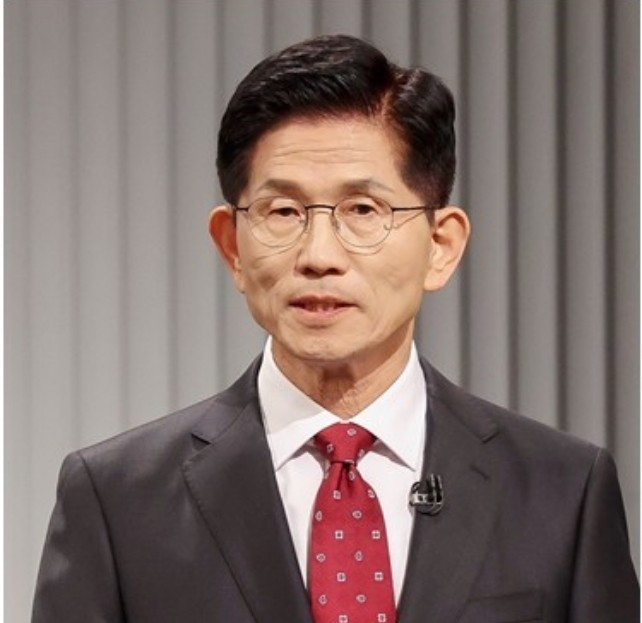 金文洙选情告急，急找李明博出山金文洙为了选举真是拼了，支持率