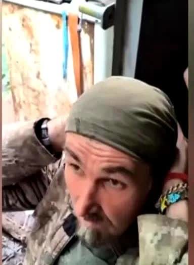 9人+100架无人机，刚落地就被一锅端没开一枪，整支无人机小队直接举手