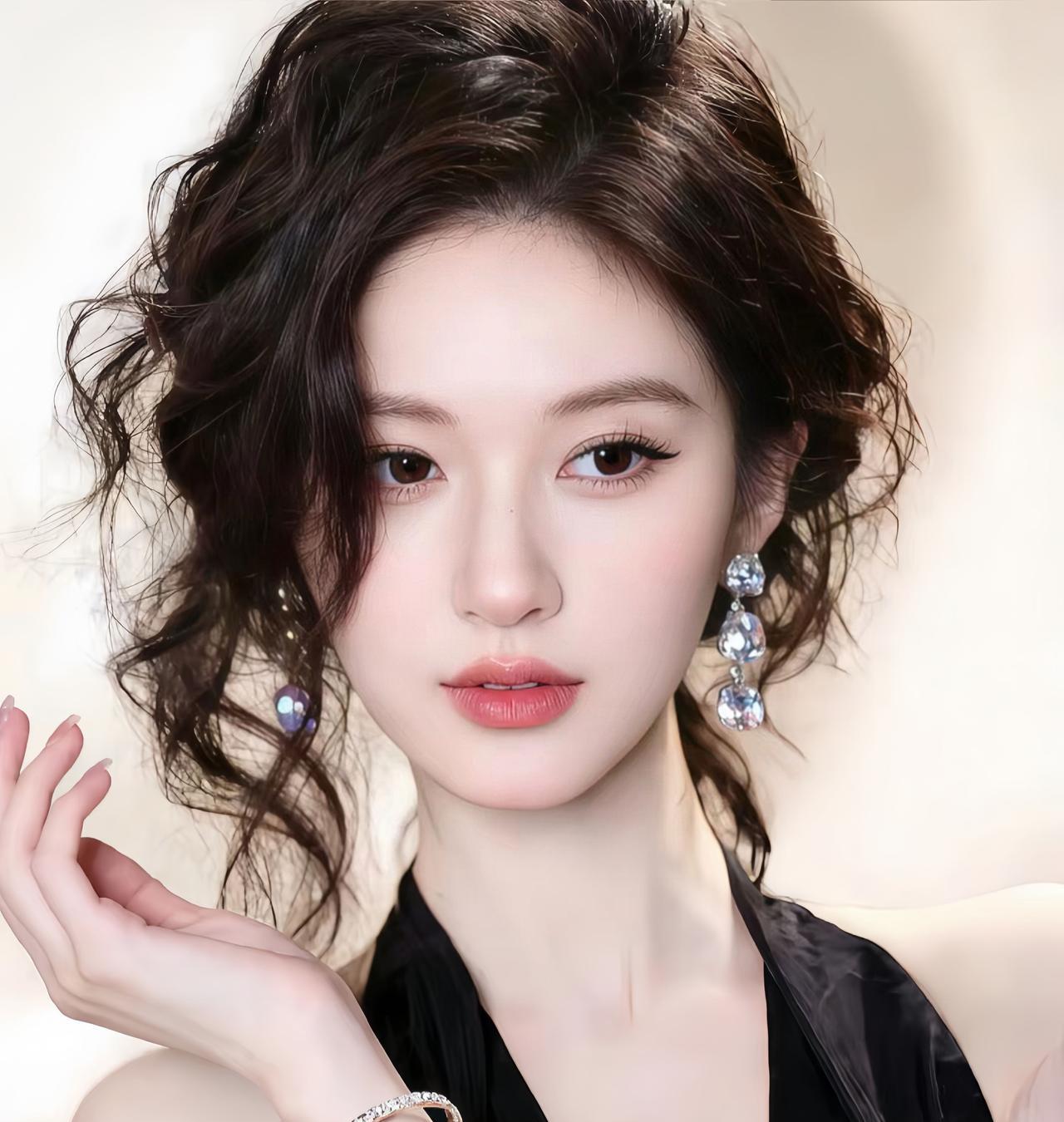 质疑赵露思，理解赵露思。会“发疯”的人先自救，乖巧的才被写进剧本当垫脚石。“