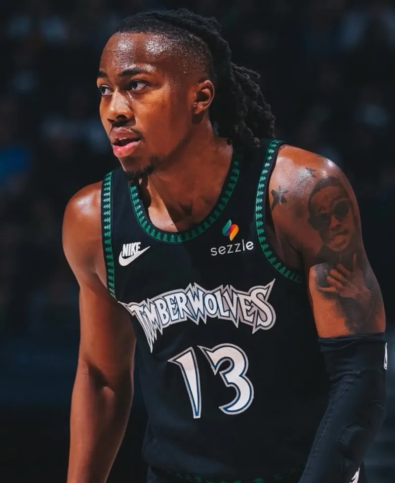 森林狼以104-108不敌开拓者全场比赛，森林狼球员阿约-多森姆出场38分钟