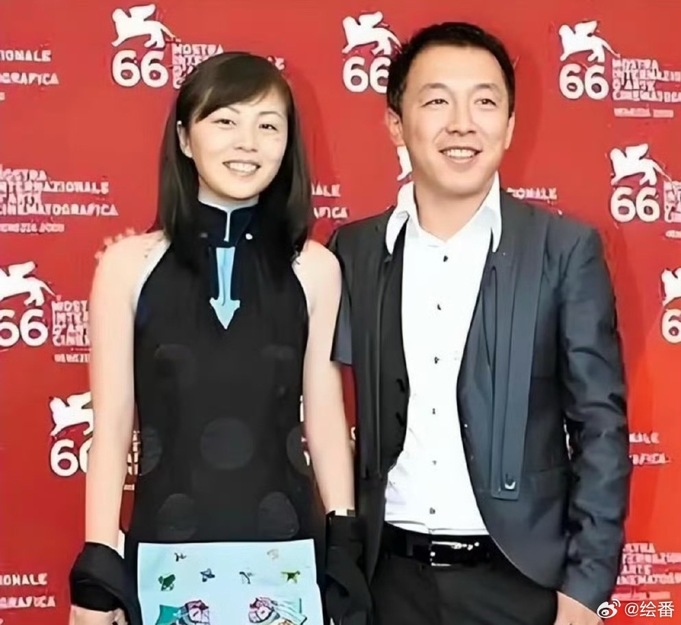 黄渤百亿不换的原配妻子，这才是真男人不忘本！