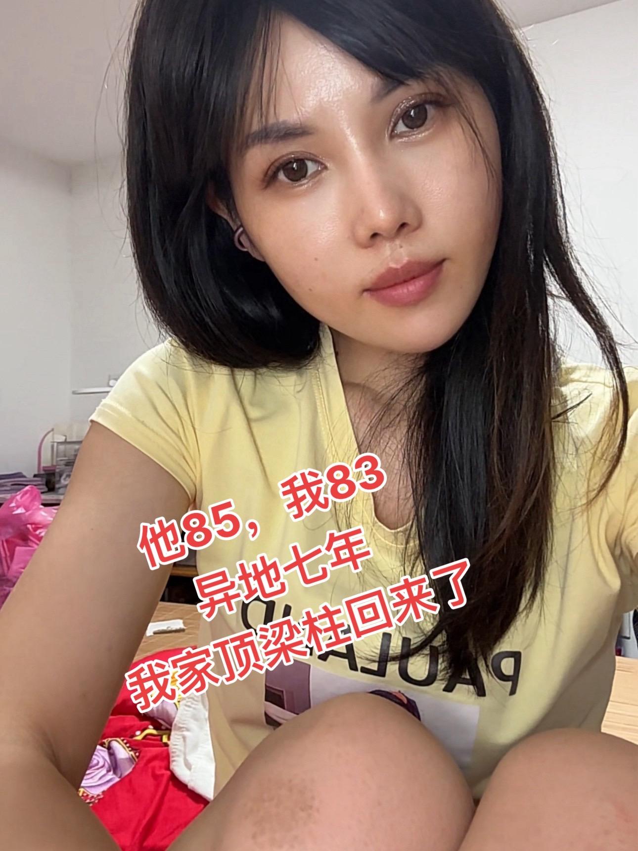 老公从外地打工回来了，做好饭菜准备去叫他吃饭，推开门就看他睡着了没忍心...