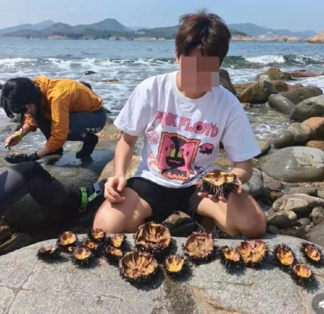 大陆游客香港又闯祸了！今年五一内地游客在香港海域闹出大争议，跑到西贡火石洲海边