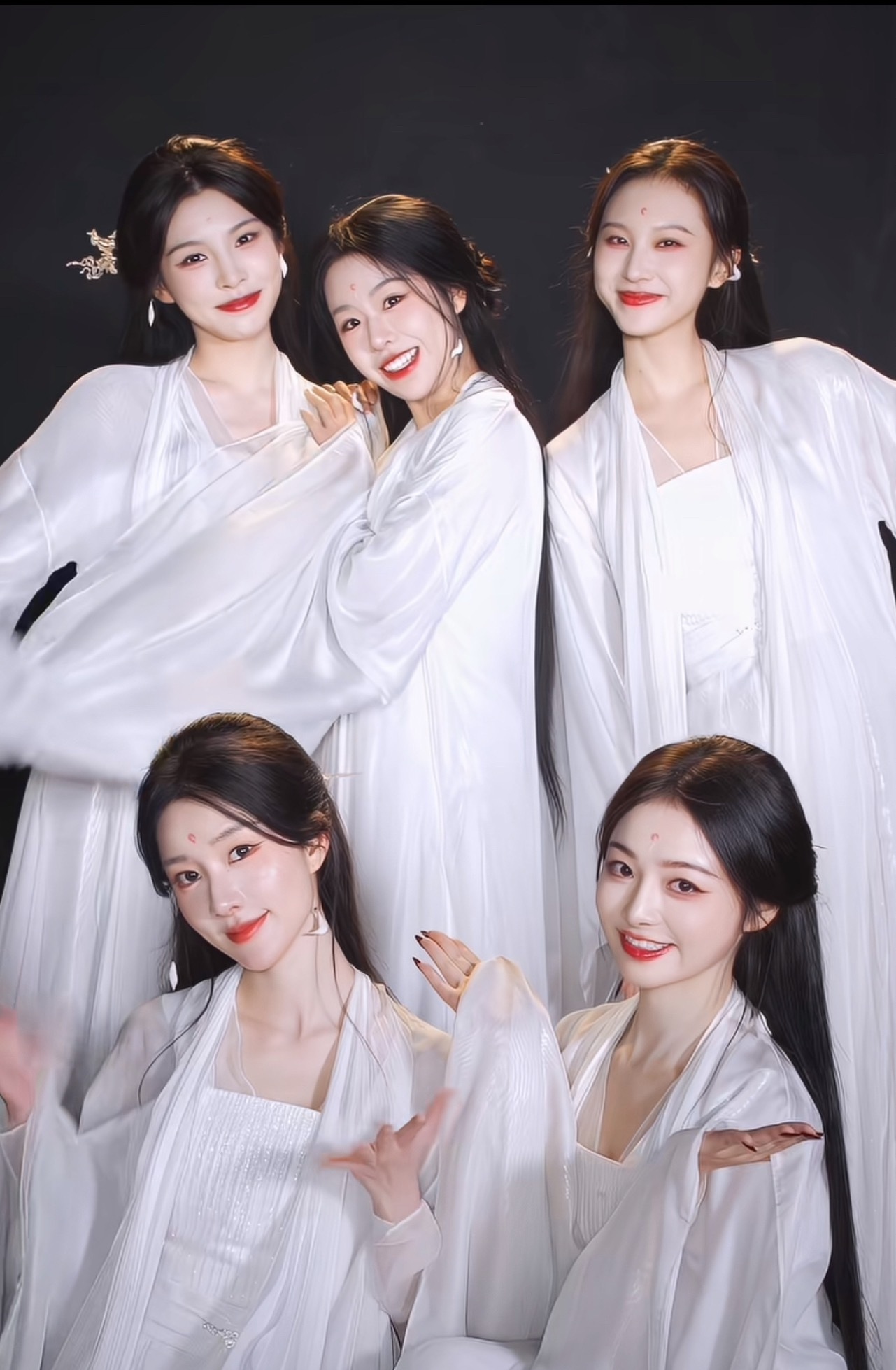 月0无相月剧情删减了很多，这么多美女水里泡了那么久，郭敬明连个正脸镜头都没给…