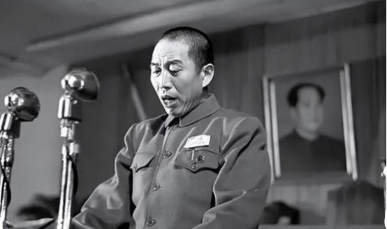 1951年原马家军改编的解放军7师，部分官兵发动叛乱，王震叫来7师师长，质问：“