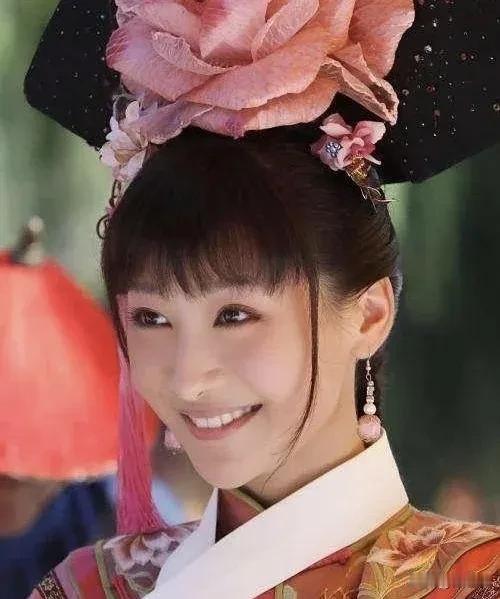 安陵容从来没有获得爱，所以她是空心人，她觉得无论怎么做都没办法得到她想要的尊重。