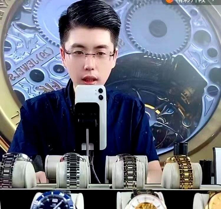 下午5：59，主播小王刚创下8000元日销纪录，钉钉就弹出了调岗通知。把他扔进