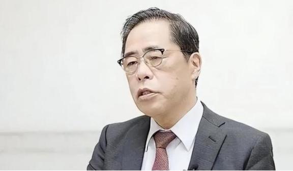 全球都在递刀子，赌的就是中日必须一战！很多人以为这是地缘政治的必然碰撞。错了！其