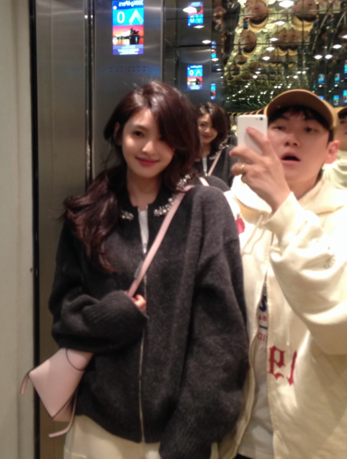 嗑颜bot这张章若楠