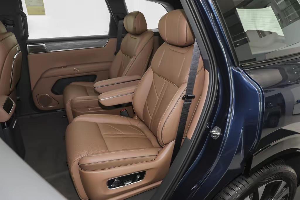 华境S是款什么样的车？从车身尺寸就可以看出这款车的定位：尺寸5235X