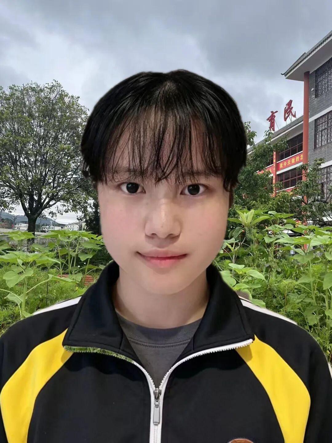 8月10日报道云南昭通，19岁女孩罗祺一家五口仅靠残疾父亲在昆明街头擦皮鞋、打零