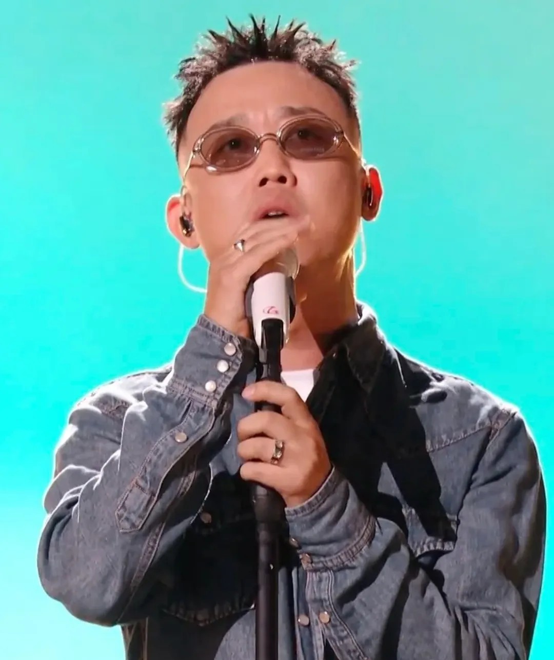这期《歌手》结束，最郁闷的人就是GAI周廷了！听到他的名字时，直接秒变脸