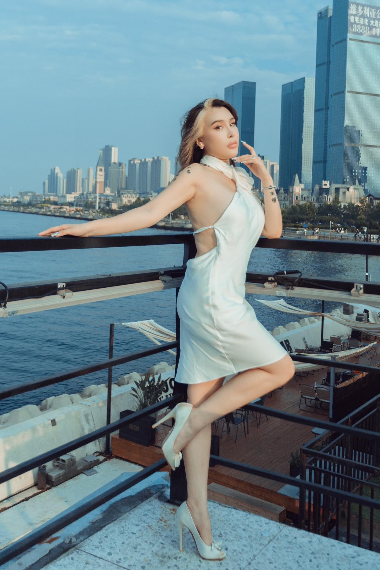 遇到栏杆这么拍！也太好出片了拍照技巧栏杆拍照海边拍照人像摄影