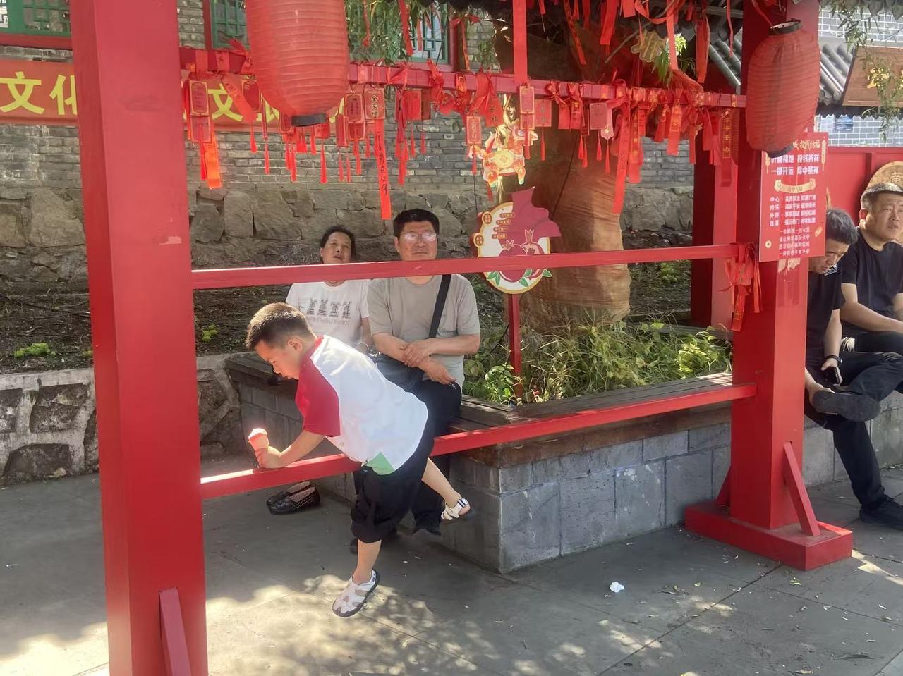 前天做完无痛肠镜胃镜，现在口里有些苦还有些异味，应该是正常的吧。现在回想做肠
