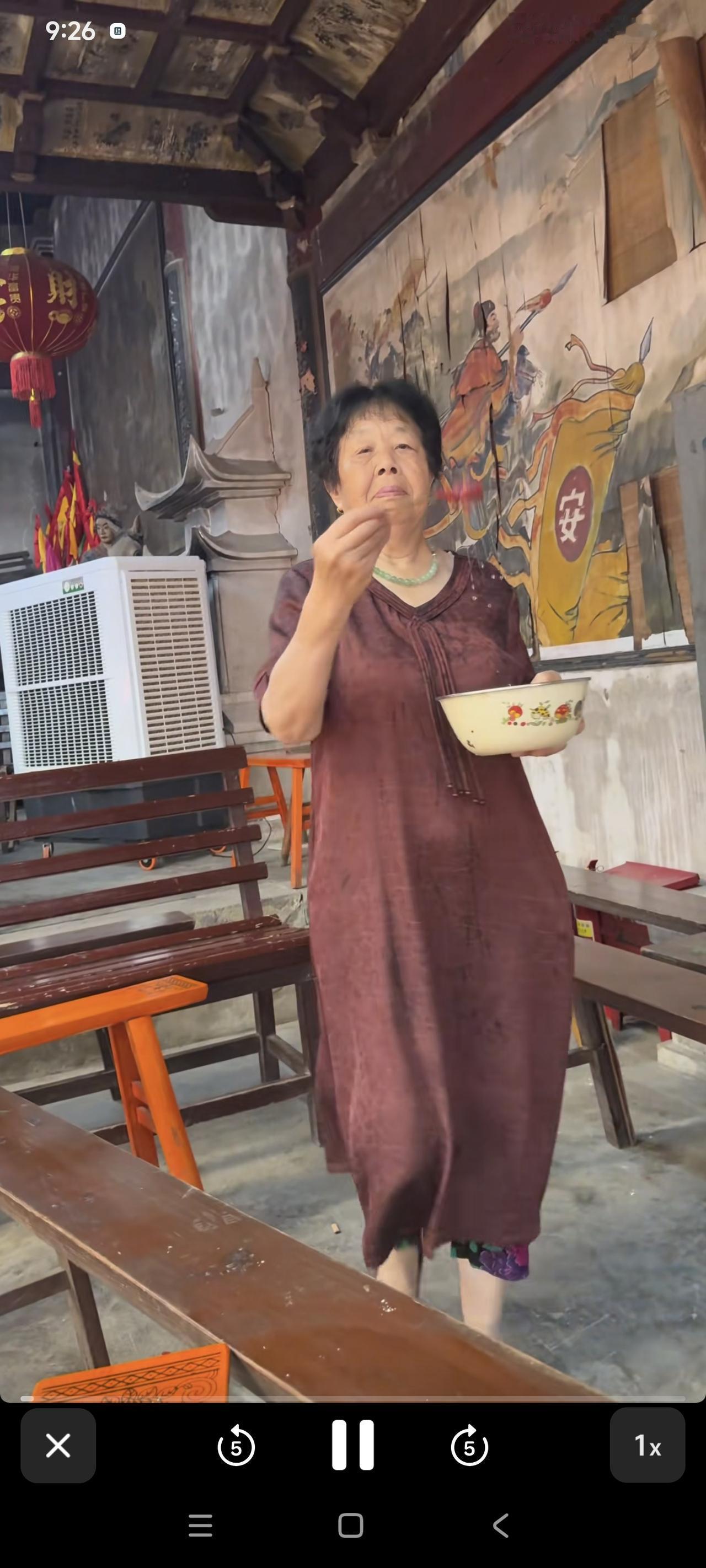 厉怀远奶奶2个举动网友猛夸三水干活打瞌睡把人笑翻网友偶遇厉怀远蹲着打电话