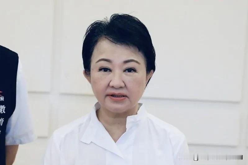 卢秀燕彻底沦落了，竟然说出这样的话。她近日罕见喊话赖清德：团结民众、安定内部