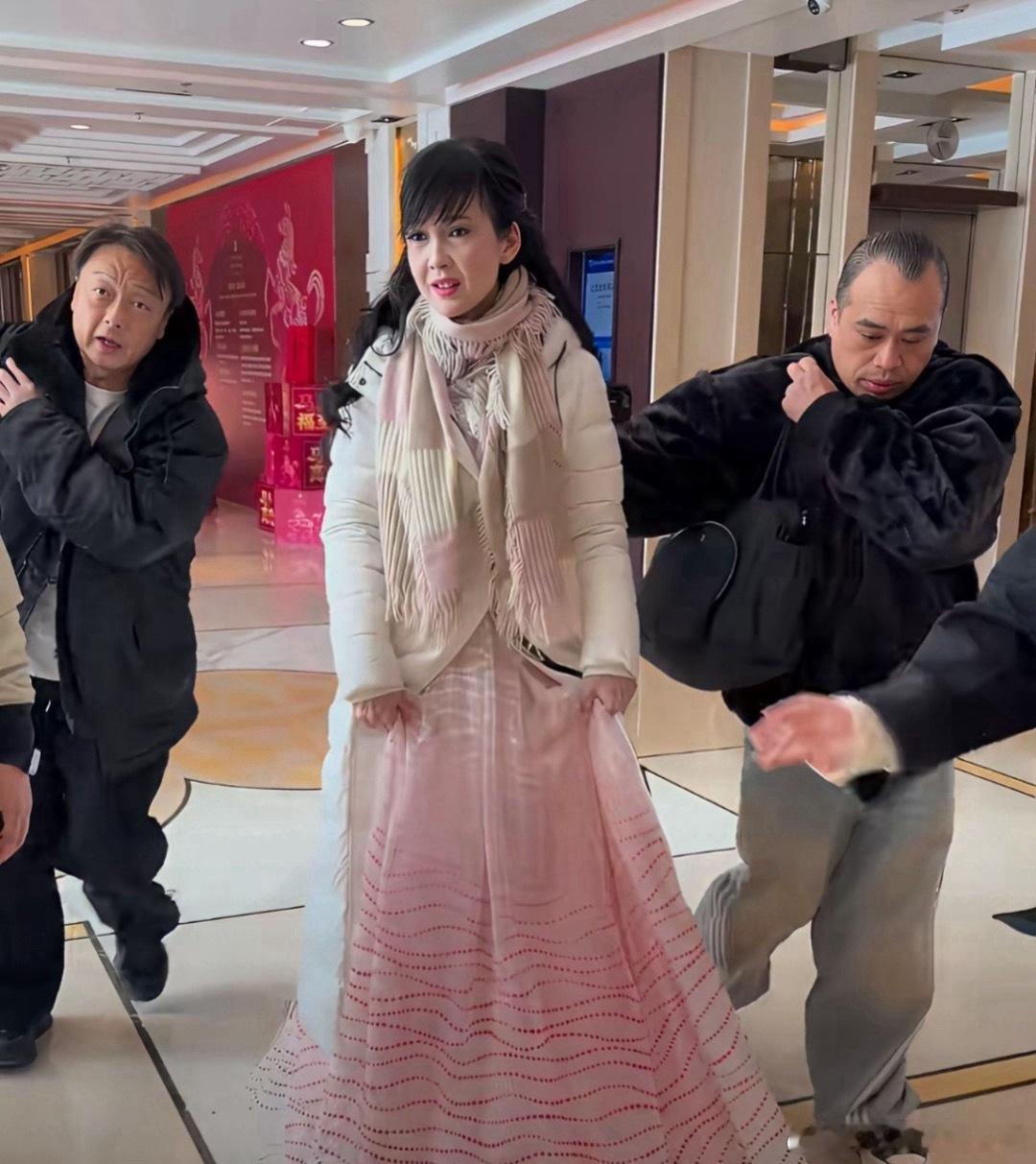 周慧敏咋变成这样了？看着像个老太太。